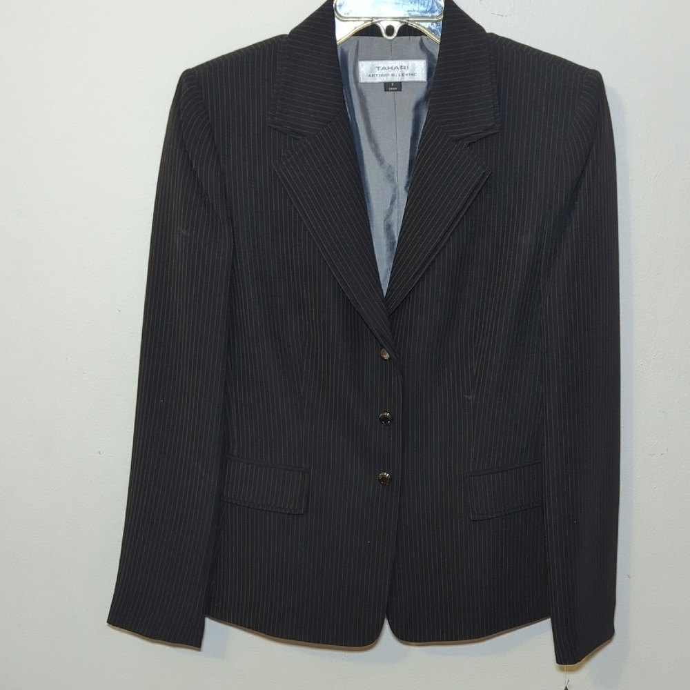 NEW Tahari Black + White Pinstripe Blazer Three Button Notched Collar Size 8 NWT